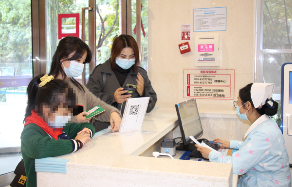 国产宫颈癌疫苗落地四川 9岁女孩接种第一针