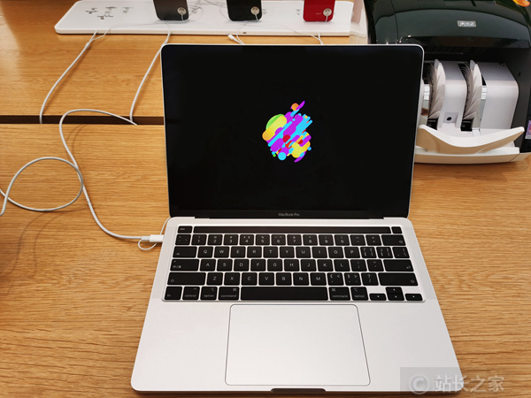 传闻称苹果2021年重新设计MacBook可能会配备英特尔处理器