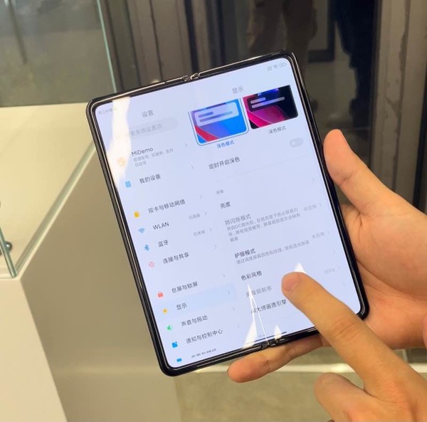 小米MIX FOLD采用一块8.01英寸大屏