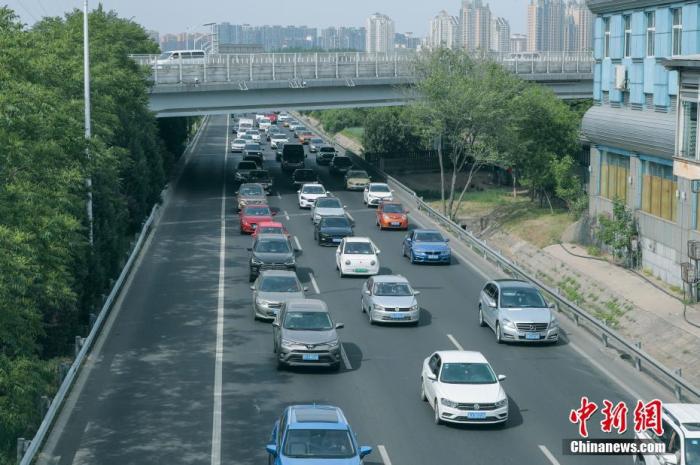 5月5日，京承高速公路进京方向车流密集。当日，正值“五一”小长假最后一日，高速公路迎来返京车流。 <a target='_blank' href='http://www.chinanews.com/'><p  align=