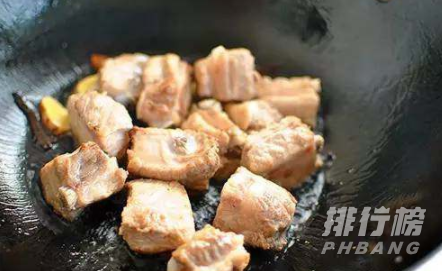 电饭煲排骨焖饭的做法_电饭煲排骨焖饭的做法窍门