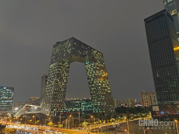 中央电视台总部大楼夜景样张