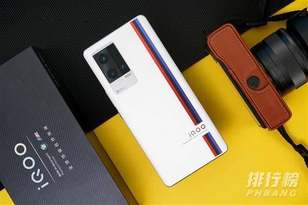 iqoo8pro传奇版和赛道版哪个更好_iqoo8pro传奇版和赛道版对比