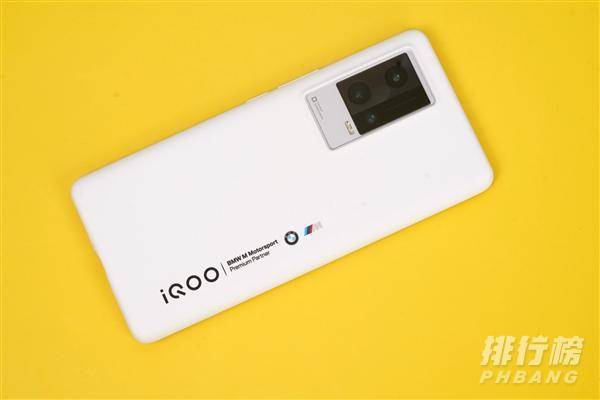 iqoo8pro传奇版和赛道版哪个更好_iqoo8pro传奇版和赛道版对比