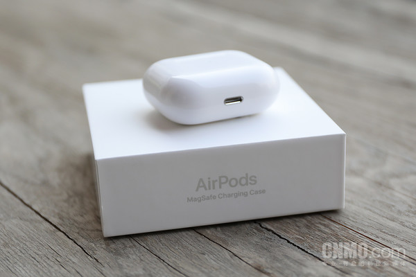 AirPods3支持无线充电