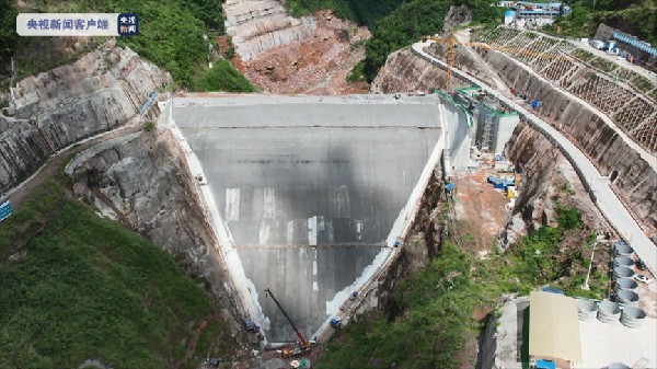 西南地区首座大型抽水蓄能电站成功吊装 年发电量20.04亿千瓦时