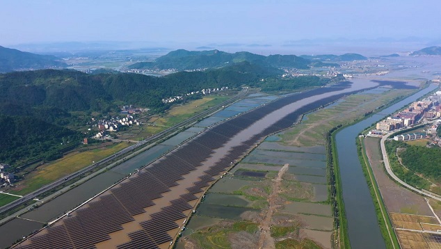 年发电量超1亿度我国首座潮光互补型智能光伏电站并网发电